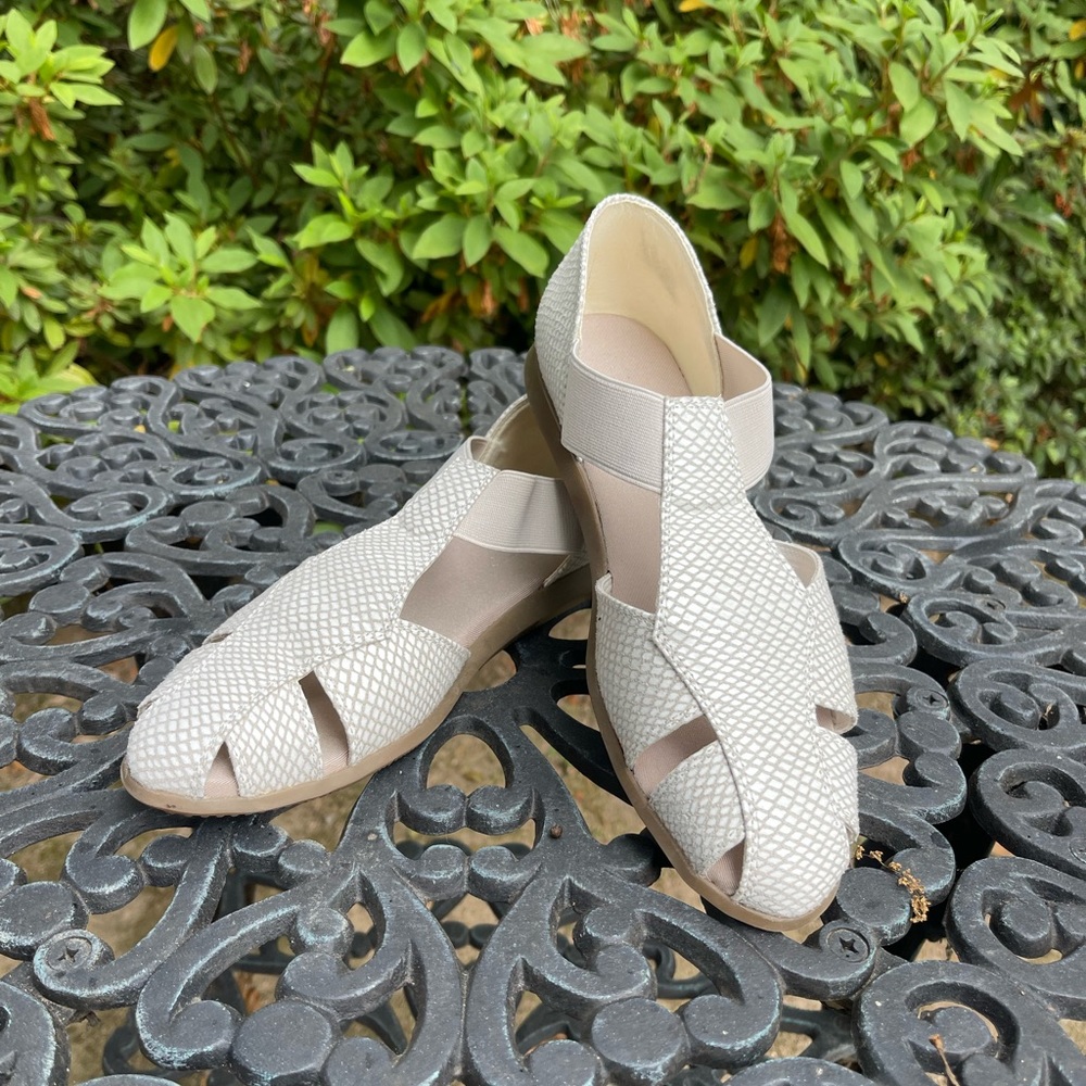 AEROSOLES “Believe” Fisherman Leather Closed Toe Sandals - size 7.5